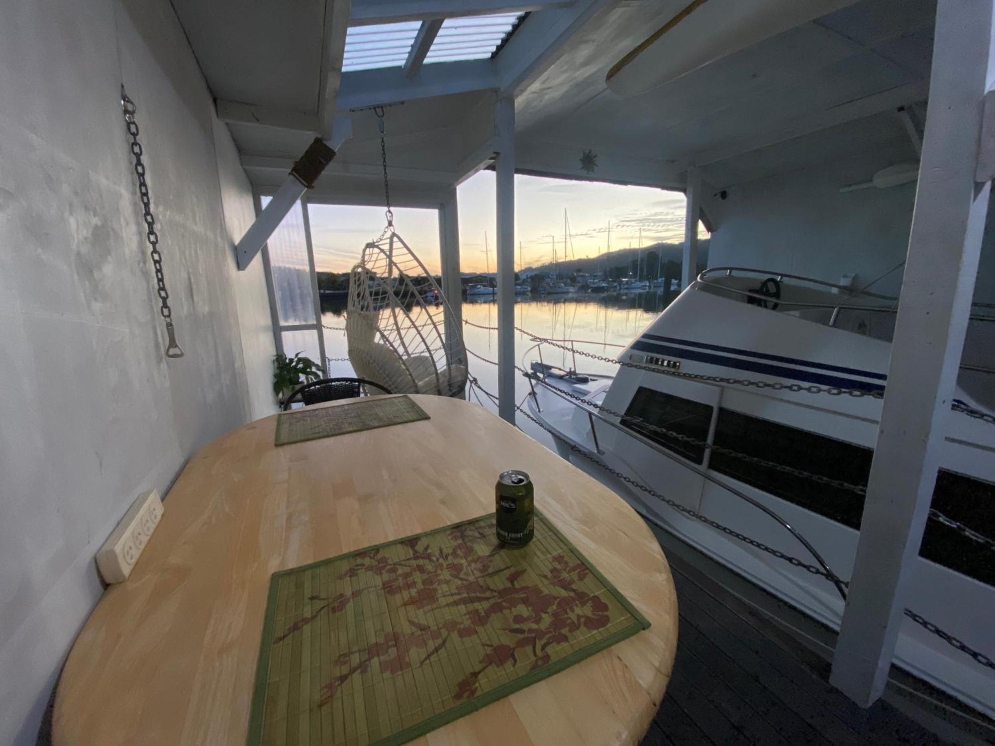 Appartement On The Water Boat House à Whangarei Extérieur photo