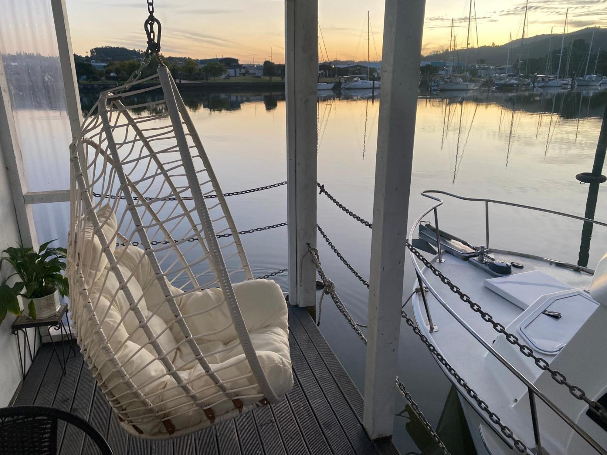 Appartement On The Water Boat House à Whangarei Extérieur photo