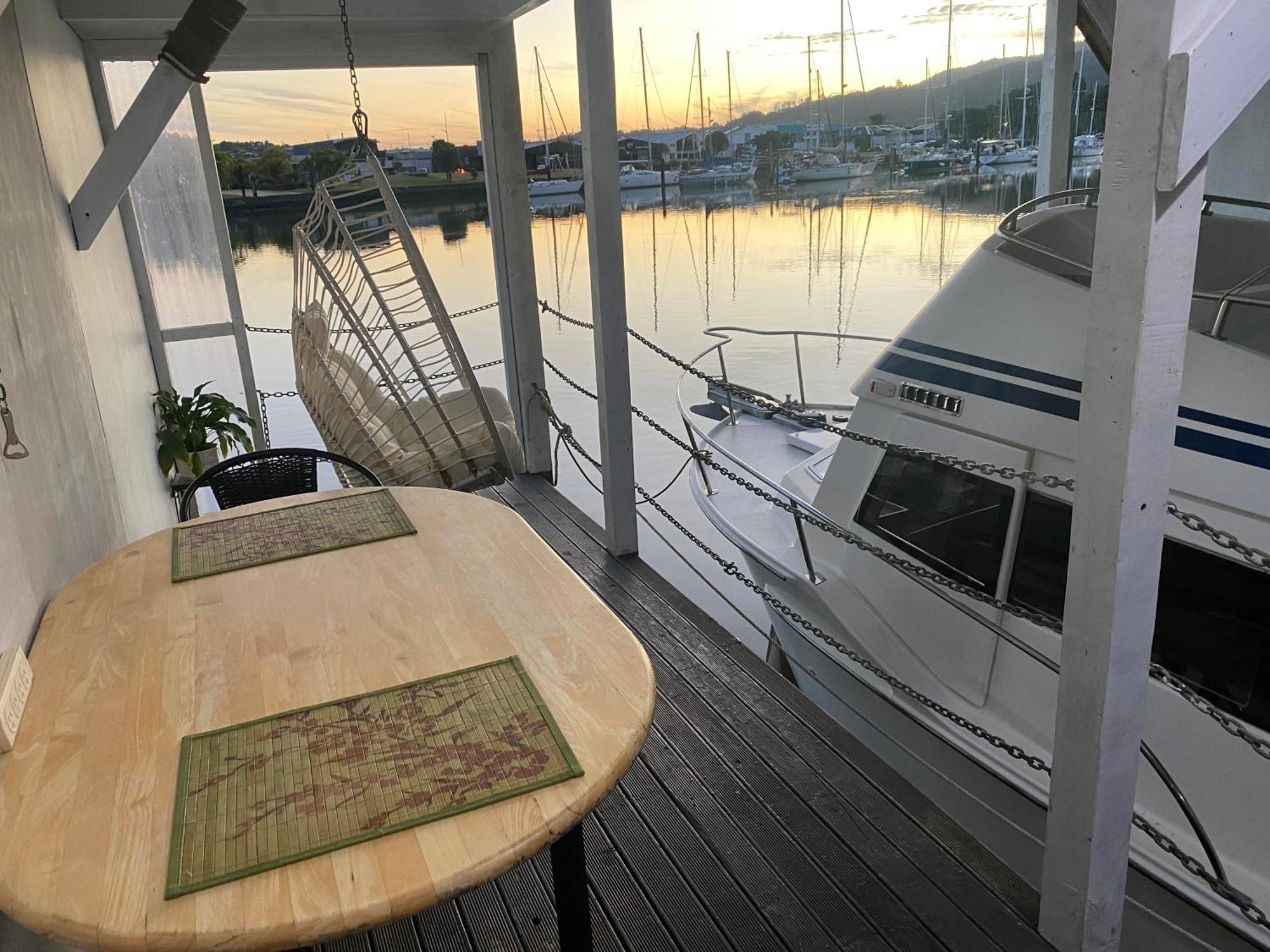 Appartement On The Water Boat House à Whangarei Extérieur photo